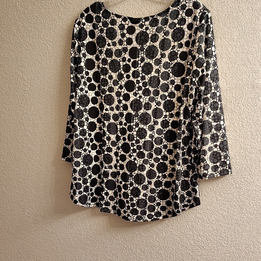 Ruby Rd. Black and White Patterned Blouse NWT - image 3
